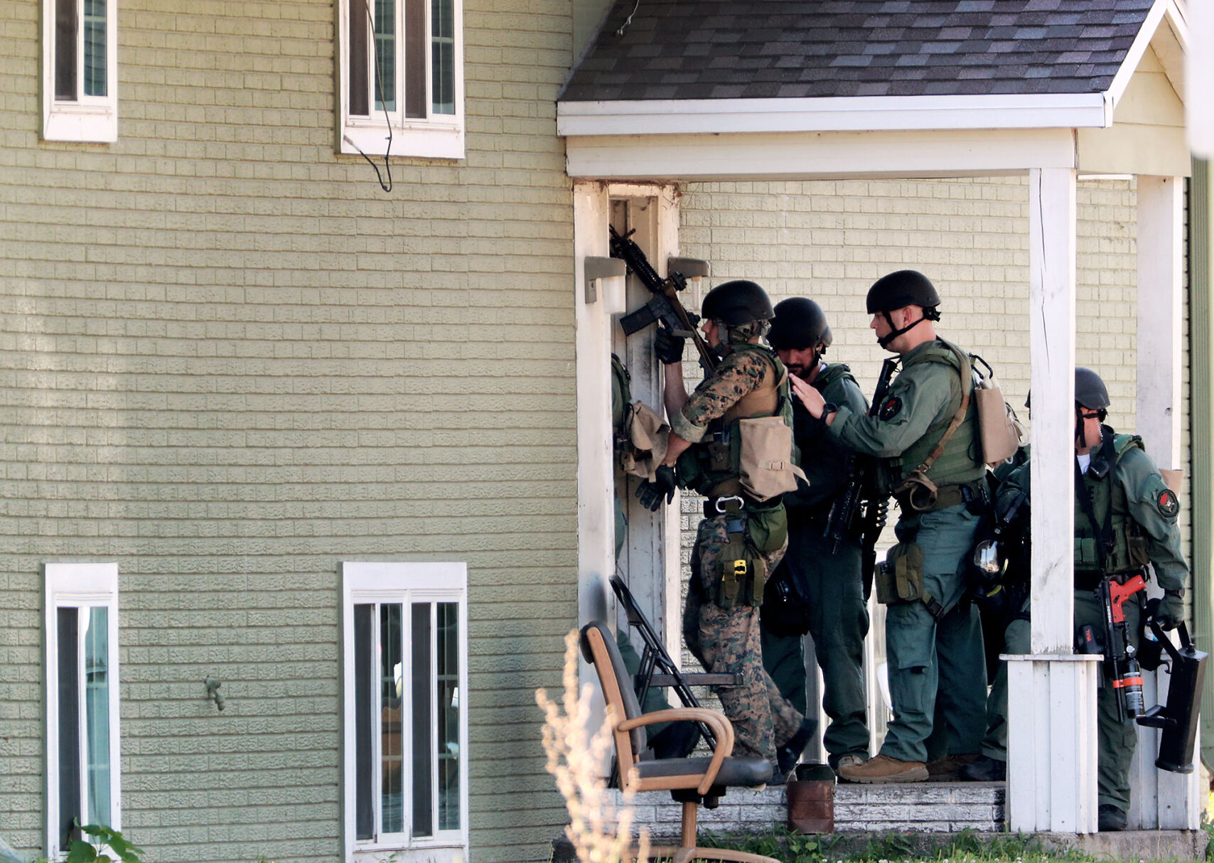 071820_StandOff007_bjs.JPG